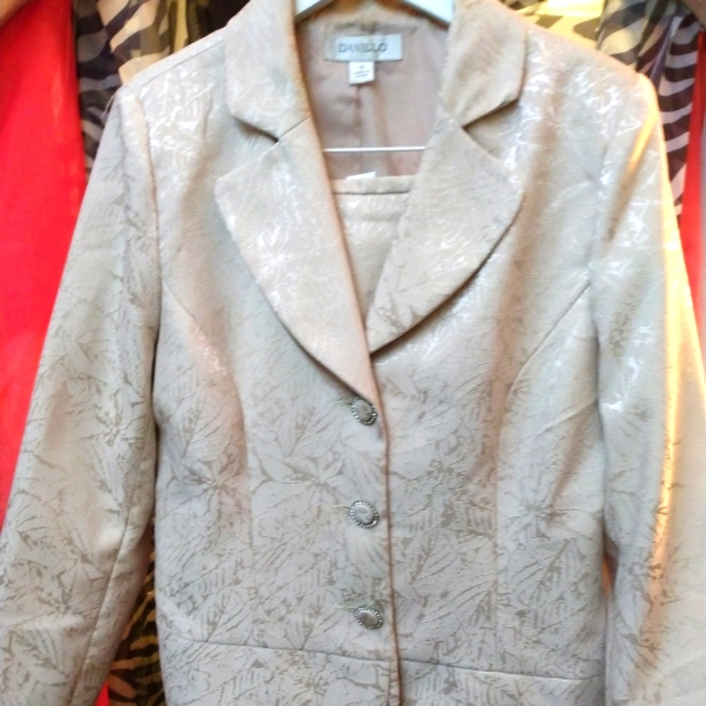 Danilo Suit
